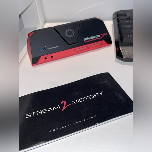 STREAMING & GAMING BUNDLE - Picture 14 of 16